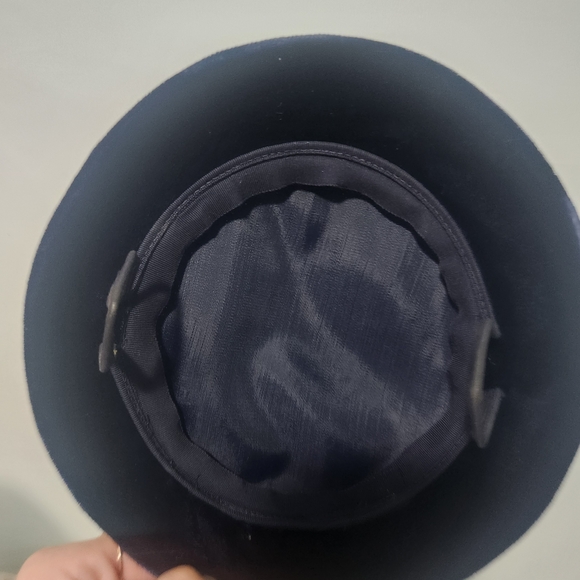Vintage 1950s Navy Velvet Tilt Hat. Faux Pearl Trim Elegant Mad Men Church Hat main image 7